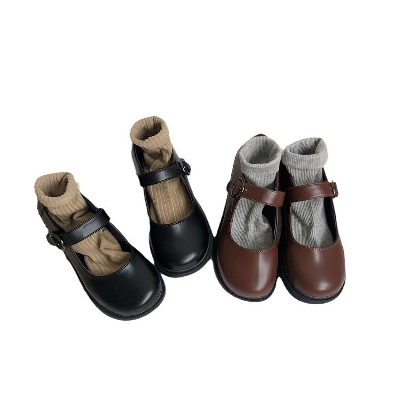 Mary Jane topánky, PU vrchná časť, okrúhla špička, zapínanie na pracku, výška podpätku 3–6 cm