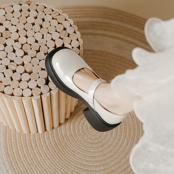 Mary Jane cipele s debelim potplatom, kopčom, visokim petama 6–8 cm, gornji dio od umjetne kože, mikrovlaknast ulošak