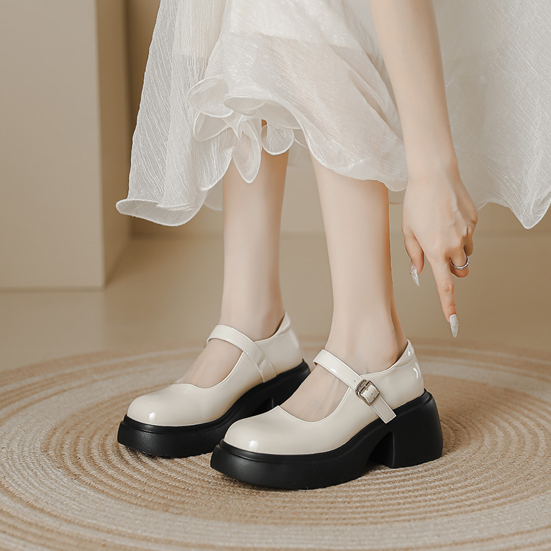 Mary Jane cipele s debelim potplatom, kopčom, visokim petama 6–8 cm, gornji dio od umjetne kože, mikrovlaknast ulošak