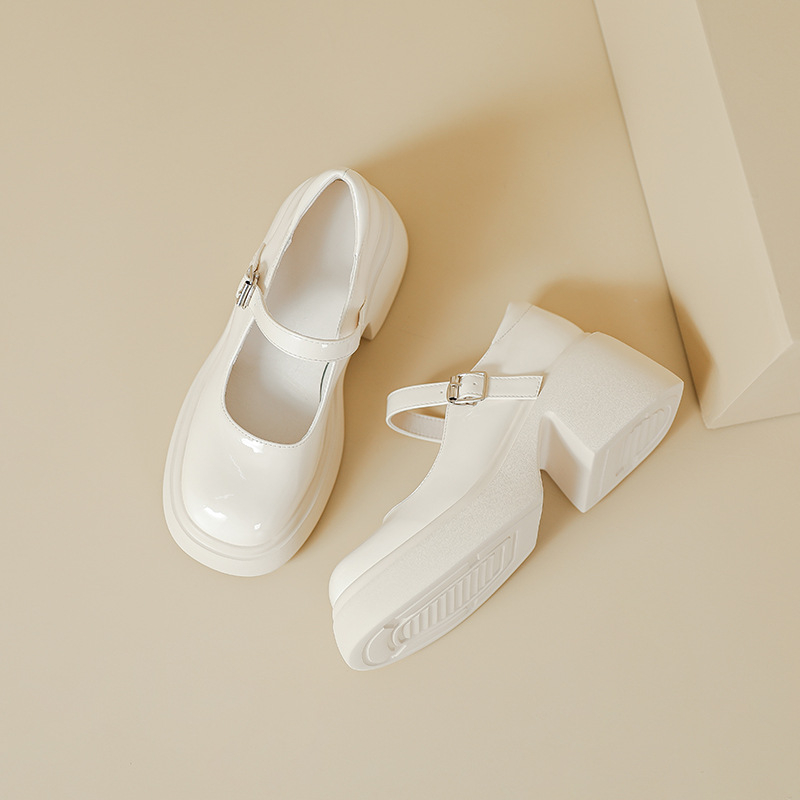 Mary Jane cipele s debelim potplatom, kopčom, visokim petama 6–8 cm, gornji dio od umjetne kože, mikrovlaknast ulošak