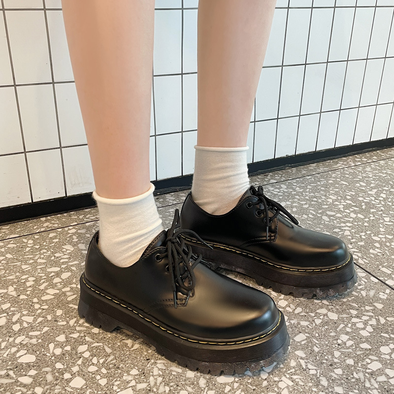 Loafers od platna, okrugli vrh, gumeni potplat, srednja visina gornjeg dijela, peta 3-5 cm