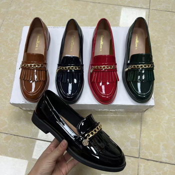 Ženske loaferice s okruglim vrhom, gornji dio od mikrovlakna, niski potpetica 1–3 cm, preppy stil