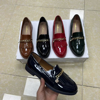 Ženske loaferice s okruglim vrhom, gornji dio od mikrovlakna, niski potpetica 1–3 cm, preppy stil