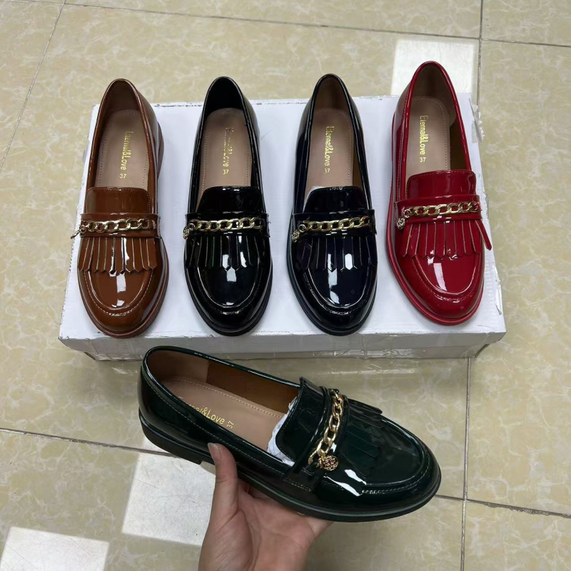 Ženske loaferice s okruglim vrhom, gornji dio od mikrovlakna, niski potpetica 1–3 cm, preppy stil