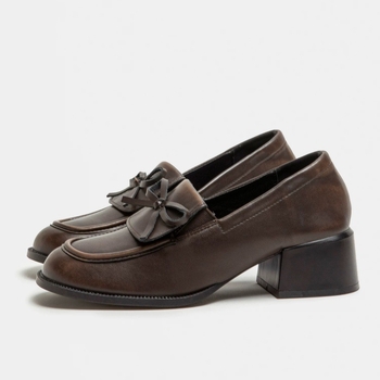Loafers s okruglim vrhom, niskim gornjim dijelom, srednje visokim petom (3-5 cm), gumeni đon, gornji materijal super fiber