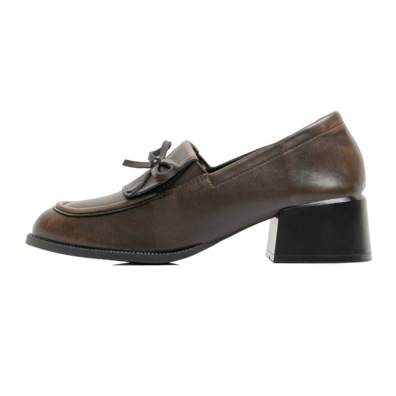 Loafers s okruglim vrhom, niskim gornjim dijelom, srednje visokim petom (3-5 cm), gumeni đon, gornji materijal super fiber