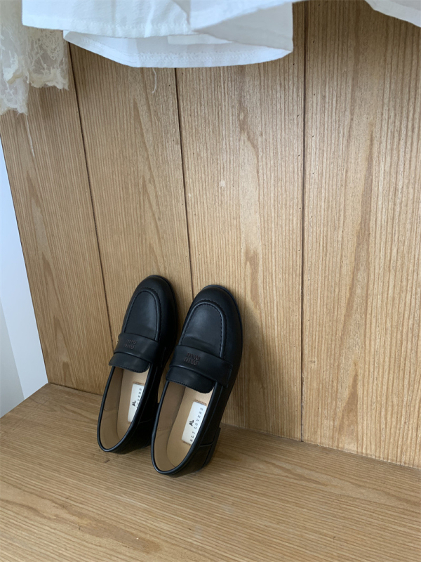 Ženske loaferice s kvadratnim nosom, gornji dio od mikrovlakna, niski pet 1–3 cm, gumena potplatka, vintage stil