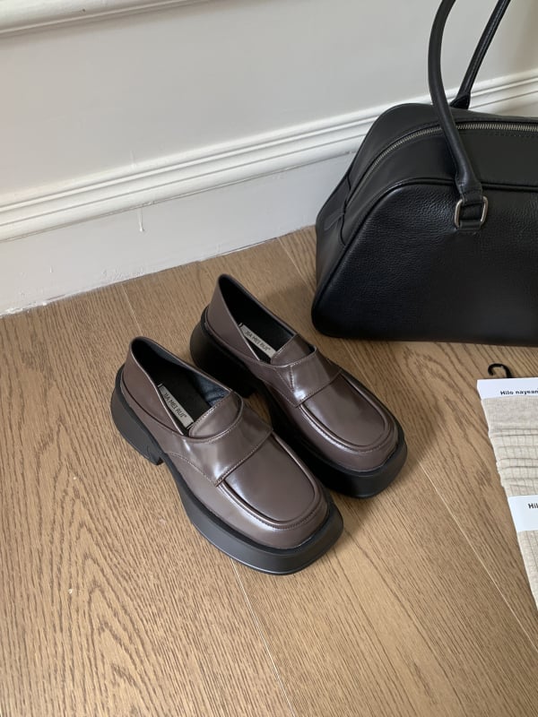 Kozni loaferi u koledž stilu s okruglim vrhom, dvostruki slip-on, gornji dio od kravlje kože, debeli pet, gumeni potplat