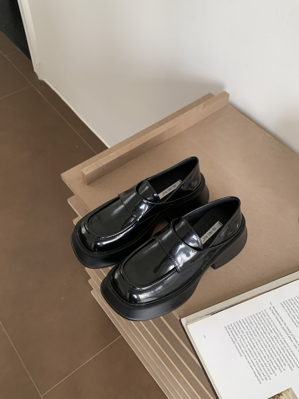 Kozni loaferi u koledž stilu s okruglim vrhom, dvostruki slip-on, gornji dio od kravlje kože, debeli pet, gumeni potplat