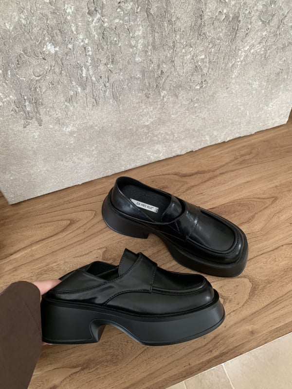 Kozni loaferi u koledž stilu s okruglim vrhom, dvostruki slip-on, gornji dio od kravlje kože, debeli pet, gumeni potplat