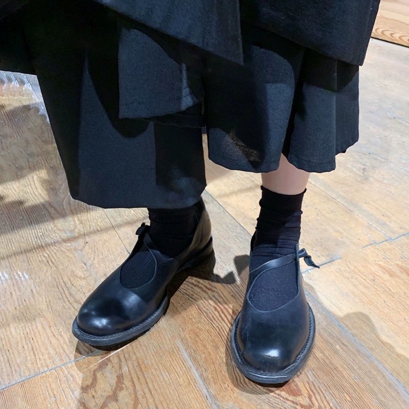 Mary Jane loaferi s okruglim vrhom, gornji dio od ovčje kože, niski potplat, jednobojni uzorak, studentski stil