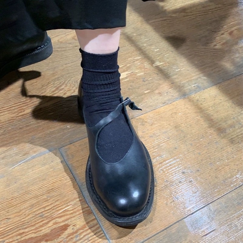 Mary Jane loaferi s okruglim vrhom, gornji dio od ovčje kože, niski potplat, jednobojni uzorak, studentski stil