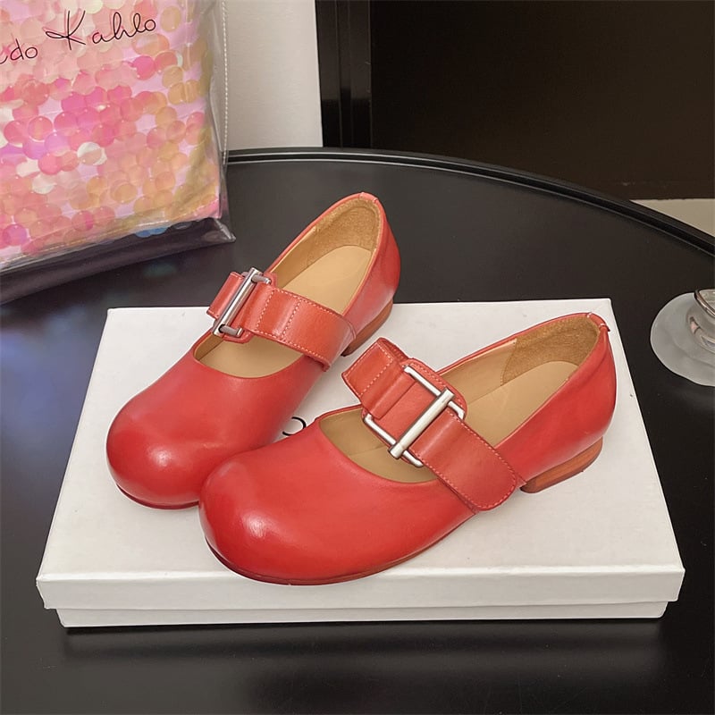 Ženske loaferice — gornji dio od konjske kože, Velcro zatvaranje, okrugla nosnica, niski pet 1–3 cm, podstava od prave kože