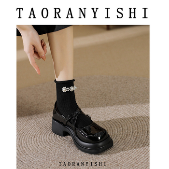 Ženske mokasine - okrugli vrh, gornji dio od mikrovlakna, srednje visina potpetice 3-5 cm, stil fakultetski/Mary Jane, potplat od pjene gume