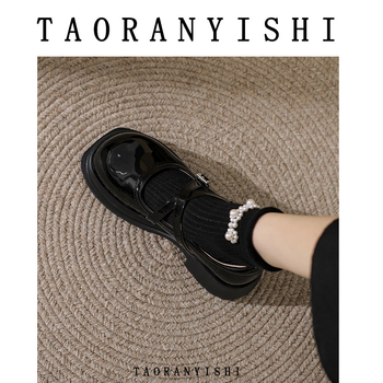 Ženske mokasine - okrugli vrh, gornji dio od mikrovlakna, srednje visina potpetice 3-5 cm, stil fakultetski/Mary Jane, potplat od pjene gume