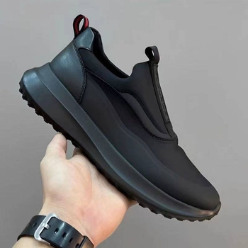 Muške slip-on tenisice, prozračni tekstilni gornji dio, nizak profil, okrugli vrh, plastična potplat, unutrašnjost od tekstila, pogodne za proljeće-ljeto-jesen