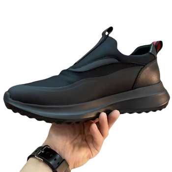 Muške slip-on tenisice, prozračni tekstilni gornji dio, nizak profil, okrugli vrh, plastična potplat, unutrašnjost od tekstila, pogodne za proljeće-ljeto-jesen