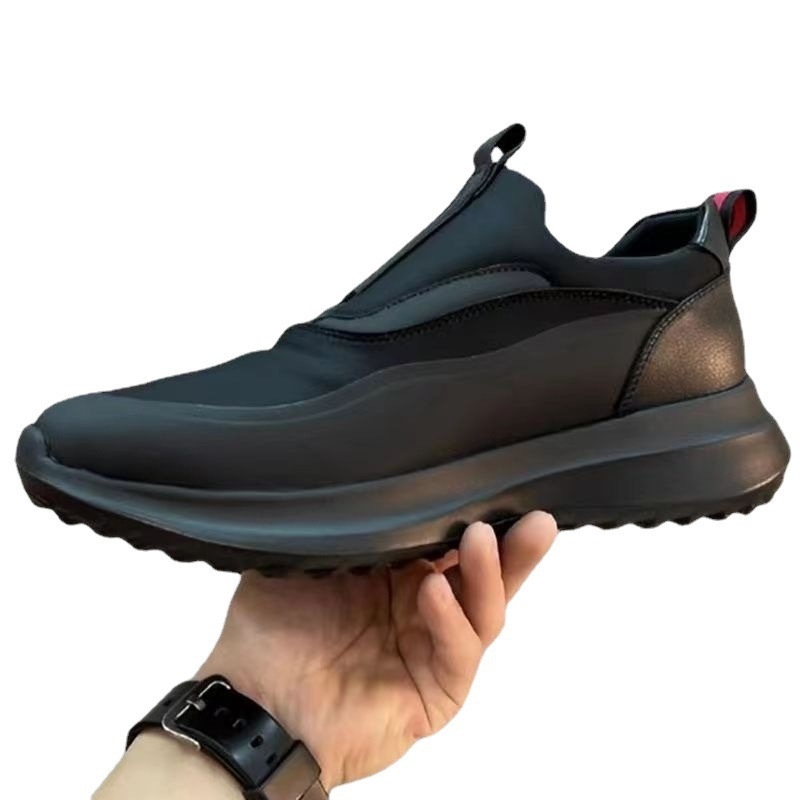 Muške slip-on tenisice, prozračni tekstilni gornji dio, nizak profil, okrugli vrh, plastična potplat, unutrašnjost od tekstila, pogodne za proljeće-ljeto-jesen