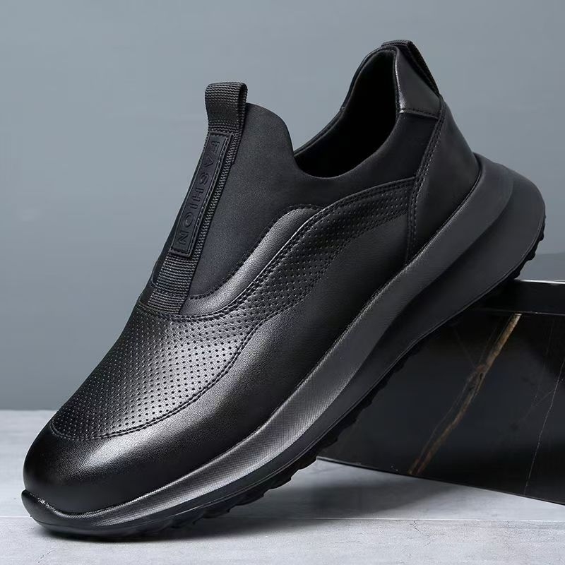 Muške slip-on tenisice, prozračni tekstilni gornji dio, nizak profil, okrugli vrh, plastična potplat, unutrašnjost od tekstila, pogodne za proljeće-ljeto-jesen