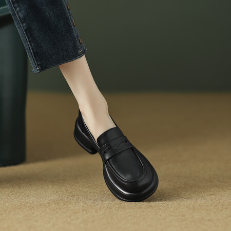 Női vastag talpú loaferek, kollegista brit stílusú slip-on Mary Jane, felső: marha bőr; kör alakú orr; középmagas 3-5 cm; talp: kompozit