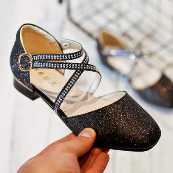 Lányos hercegnő cipő strasszokkal, Ultrafilm bőr felső rész, Velcro-zárás, PU talpbetét, gumitalp, alacsony felső rész, minden évszakban