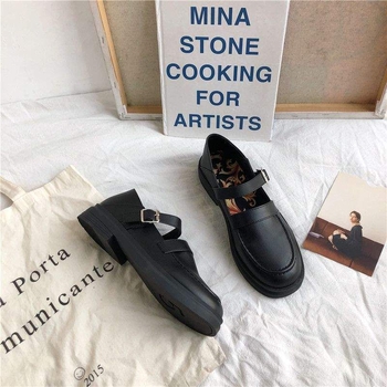 Női brit stílusú loafer PU felsővel, kerek orr, 6-8 cm magas sarkú