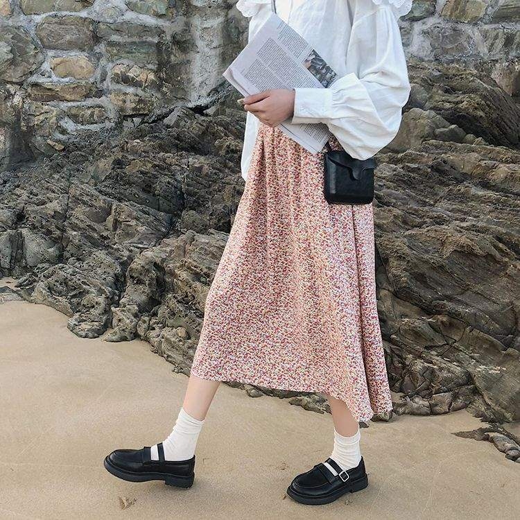 Női brit stílusú loafer PU felsővel, kerek orr, 6-8 cm magas sarkú