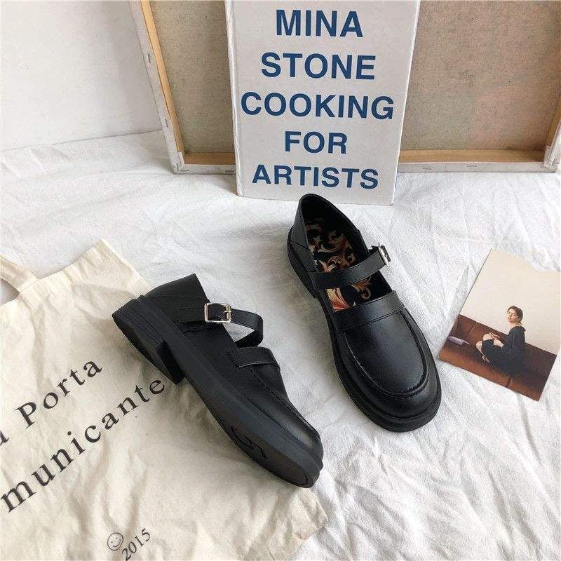 Női brit stílusú loafer PU felsővel, kerek orr, 6-8 cm magas sarkú