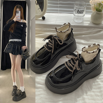 Mindennapi loaferek kerek orrúval, PU felsőrész, gumi talp, középmagas sarok 3–5 cm, PU talpbetét