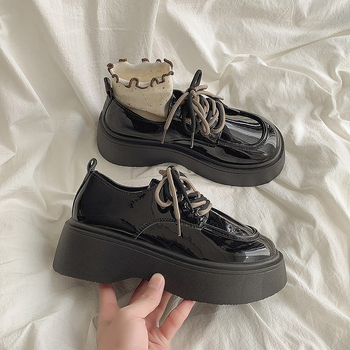 Mindennapi loaferek kerek orrúval, PU felsőrész, gumi talp, középmagas sarok 3–5 cm, PU talpbetét