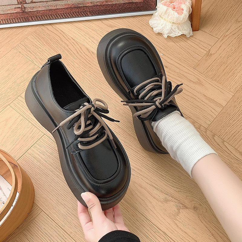 Mindennapi loaferek kerek orrúval, PU felsőrész, gumi talp, középmagas sarok 3–5 cm, PU talpbetét