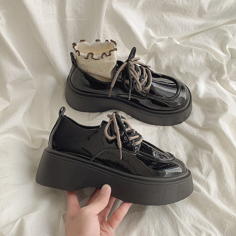 Mindennapi loaferek kerek orrúval, PU felsőrész, gumi talp, középmagas sarok 3–5 cm, PU talpbetét