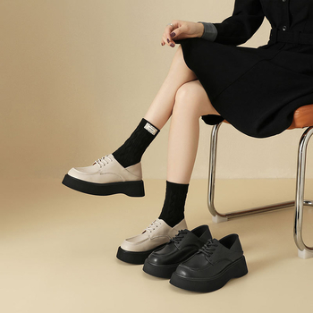 Női loaferek, első osztályú bőr, kerek orr, alacsony felső rész, platformos talp 6–8 cm, gumitalp