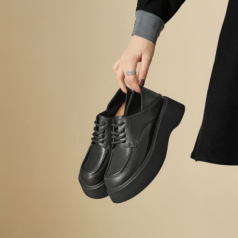 Női loaferek, első osztályú bőr, kerek orr, alacsony felső rész, platformos talp 6–8 cm, gumitalp