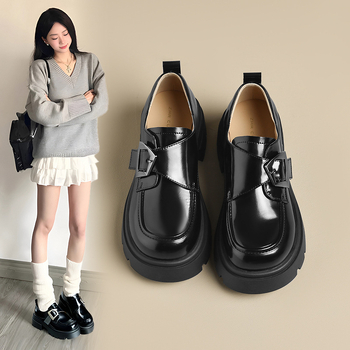 Mokasine - školski stil, okrugli vrh, PU gornji dio, kopčanje na Velcro traku, 3-5 cm peta