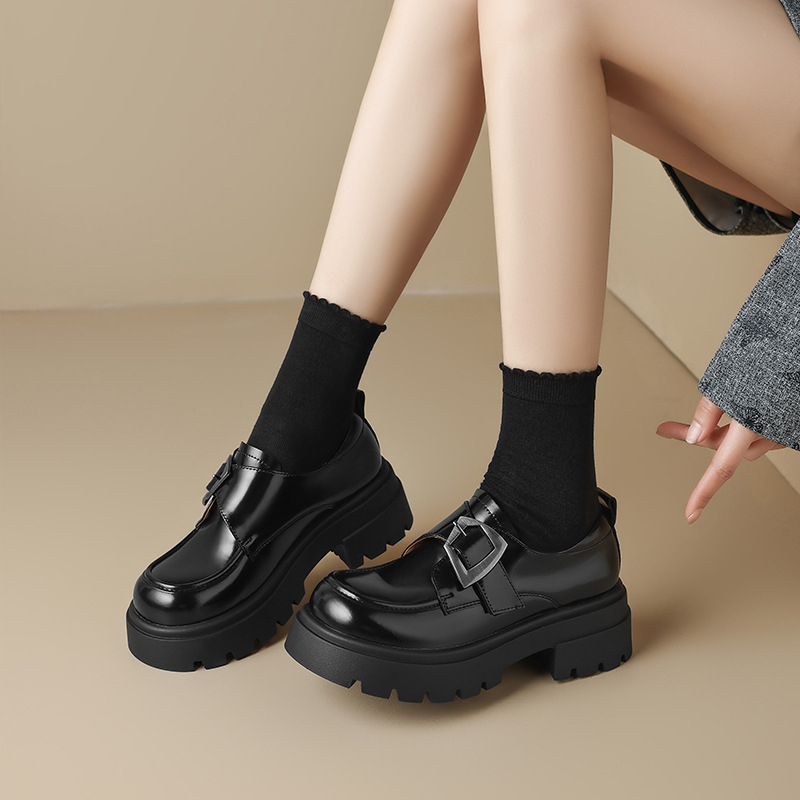 Mokasine - školski stil, okrugli vrh, PU gornji dio, kopčanje na Velcro traku, 3-5 cm peta