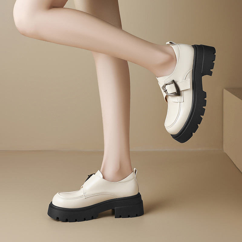 Mokasine - školski stil, okrugli vrh, PU gornji dio, kopčanje na Velcro traku, 3-5 cm peta