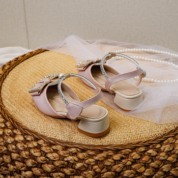 Rhinestone gyerekeknek készült magassarkú cipő Velcro-zárás, lakkozott felsőrész, vastag sarok, gumírozott talp