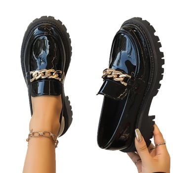 Női loaferek retró brit slip-on stílusban, kerek orrú, PU felsőrész, 3–5 cm vastag sarok, gumi talp