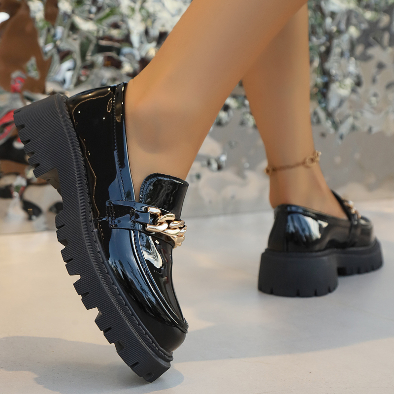 Női loaferek retró brit slip-on stílusban, kerek orrú, PU felsőrész, 3–5 cm vastag sarok, gumi talp