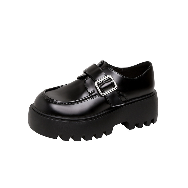 Női mokaszín tehénbőrből – kerek orrú, felsőrész tehénbőrből, 6–8 cm sarok, gumi talp