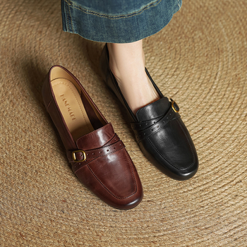 Női Mary Jane cipő, kerek orr, felső rész marha bőréből, középmagas, vastag sarkú 3-6 cm, slip-on dizájn