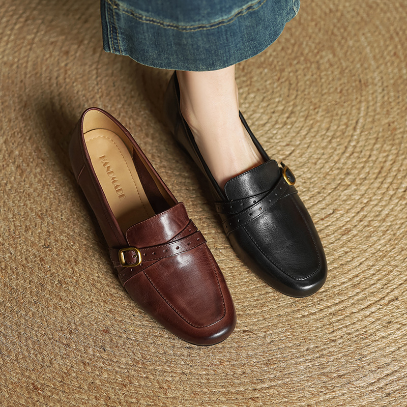 Női Mary Jane cipő, kerek orr, felső rész marha bőréből, középmagas, vastag sarkú 3-6 cm, slip-on dizájn