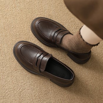 Loafer cipők kerek orrú, középtok (3–5 cm), vastag sarok, felső rész: szuper rost, gumi talp
