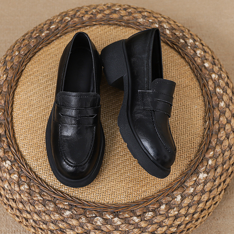 Loafer cipők kerek orrú, középtok (3–5 cm), vastag sarok, felső rész: szuper rost, gumi talp