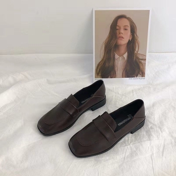 Dámske ploché topánky s PU vrchnou, nízky podpätok do 3 cm, slip-on zapínanie, vnútro z mikrovlákovej kože, gumová podrážka