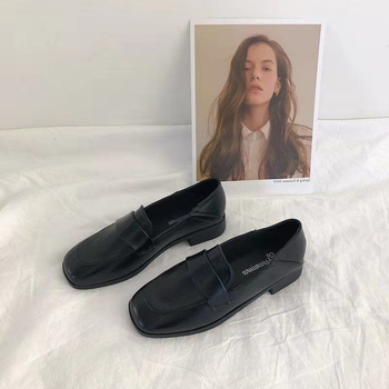 Dámske ploché topánky s PU vrchnou, nízky podpätok do 3 cm, slip-on zapínanie, vnútro z mikrovlákovej kože, gumová podrážka