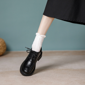 Ženski loaferi s debelom platformom i vezicama, okrugla špička, gornji dio od mikrovlakana, unutrašnjost od mikrovlakana, gumena potplat, srednje visoka peta 3–5 cm