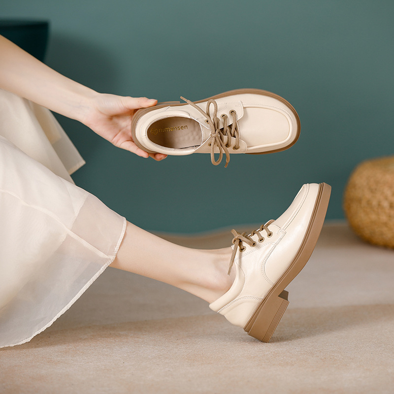 Ženski loaferi s debelom platformom i vezicama, okrugla špička, gornji dio od mikrovlakana, unutrašnjost od mikrovlakana, gumena potplat, srednje visoka peta 3–5 cm