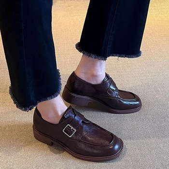 Női loaferek mikroszálas felsőréteggel, slip-on kivitel, alacsony, vastag sarok 1–3 cm, gumitalp